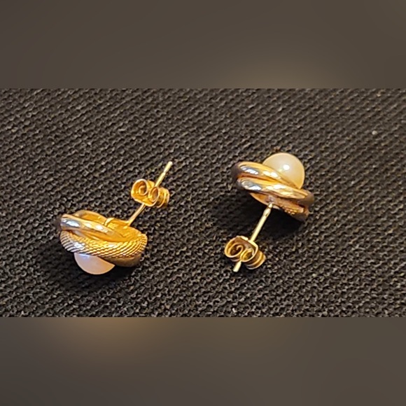 14K Solid Yellow Gold Love Knot Genuine Pearl Earrings